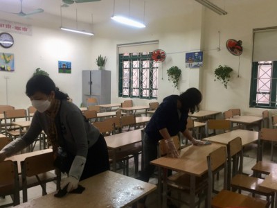 Trường THCS Trần Đăng Ninh vệ sinh khử khuẩn, sẵn sàng đón học sinh trở lại trường